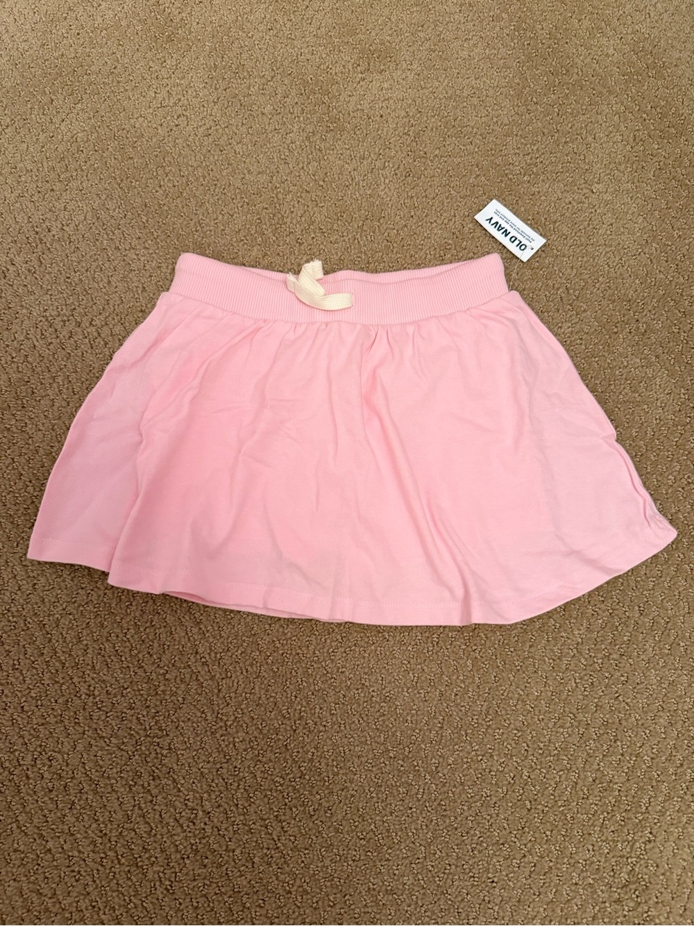 NWT. Old Navy girls skirt. Size medium (8)